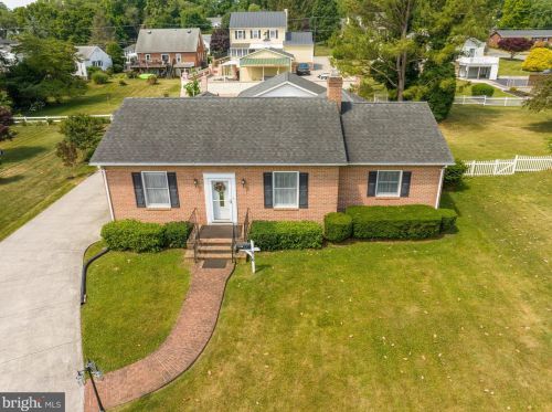 616 Seminary St, Charles Town WV  25414-1447 exterior