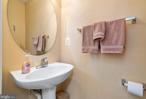 14238 Hunters Run Way, Gainesville VA  20155-4408 exterior