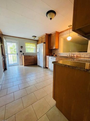 127 Pineview Dr, Mount Airy NC 27030-5145 exterior