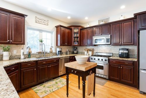 31 Southwoods Rd, Chester NH  03036-4344 exterior