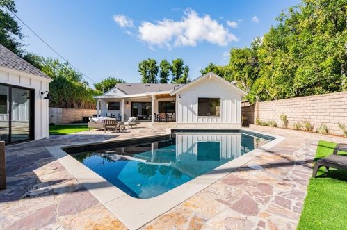 6464 Firmament Ave, Van Nuys CA  91406-6218 exterior