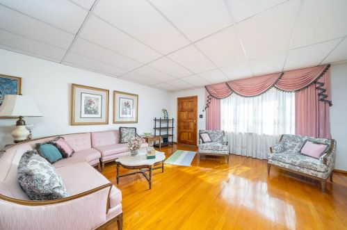 127 50th St, Bayonne, NJ 07002-3136