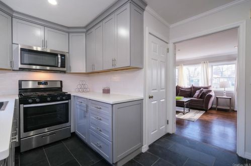 22 Randolph Rd, White Plains NY  10607-1516 exterior