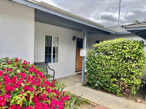 6904 Costello Ave, Van Nuys, CA 91405-4107