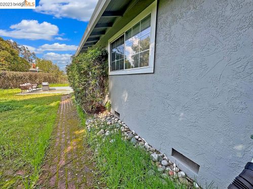 4224 Scenic Ave, West Pittsburg CA  94565-6036 exterior