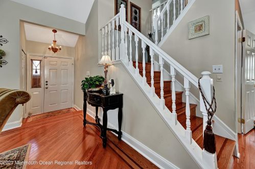 7 Neville Dr, Lincroft, NJ 07738-1357