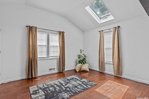 11 Lincoln Ave, Wheatley Heights NY  11798-4201 exterior