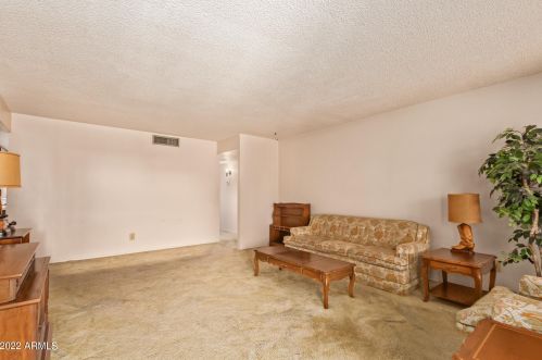 15014 37 Ave, Phoenix AZ 85053-5508 exterior