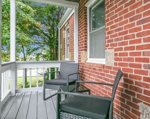 186 Riviera Dr, North Lindenhurst, NY 11757-6716
