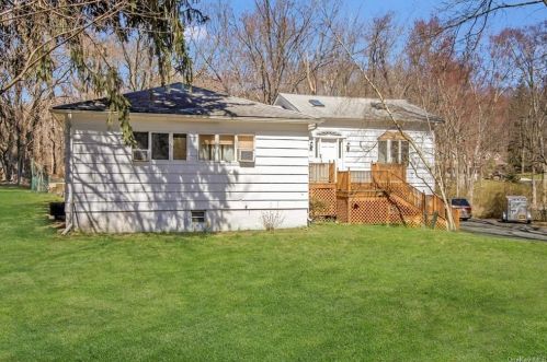 272 Germonds Rd, West Nyack, NY 10994-1320