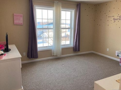 8 Summit Dr, Marlborough NY  12542-6408 exterior