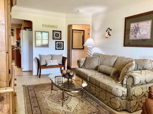 4590 47th Ave, Saint Petersburg, FL 33714-2818