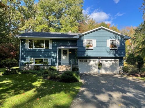 6 Advocate Pl, Danbury, CT 06810-7210