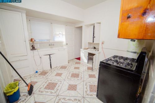 1523 28th Ave, Oakland CA  94601-1633 exterior