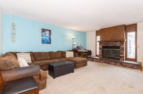 19825 Larbert St, Santa Clarita, CA 91351-1121
