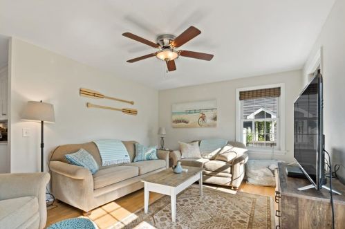 41 Orlando Dr, South Kingstown RI  02882-4416 exterior