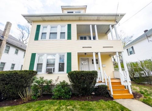 88 Sinclair Ave, Providence, RI 02907-3528