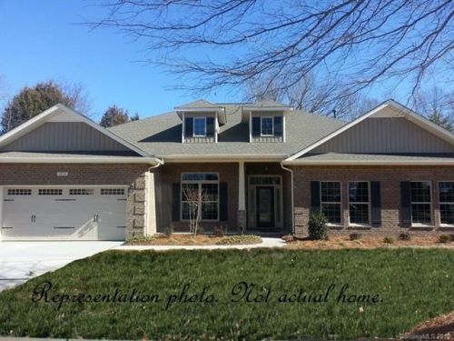 201 Hunters Hill Dr, Statesville, NC 28677