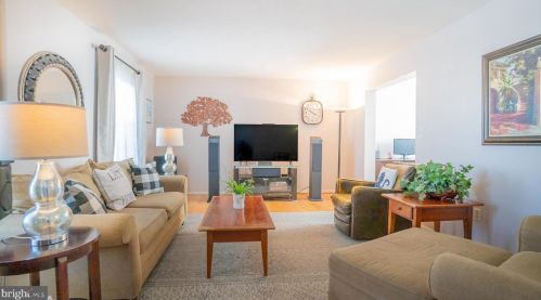 1749 Walnut St, Lansdale PA  19446-1136 exterior