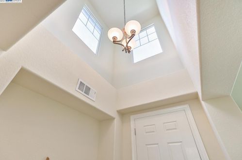 330 Langton Ct, San Ramon CA  94582-4692 exterior