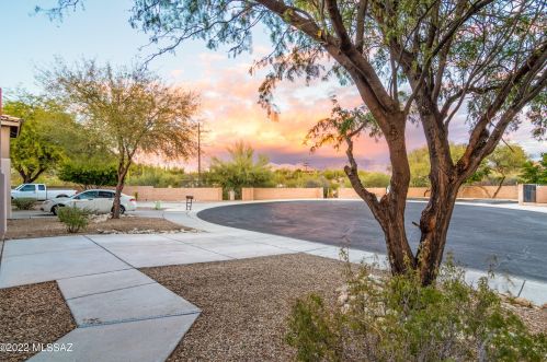 5581 Little River Ln, Tucson, AZ 85704-1769