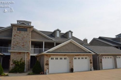 3096 Whispering Shores Dr, Vermilion OH  44089-4507 exterior