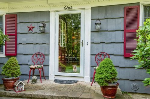 1 Stone Dr, Northport, NY 11768-1840