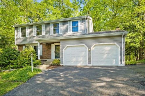 134 Locust Dr, Jeannette, PA 15644-9521