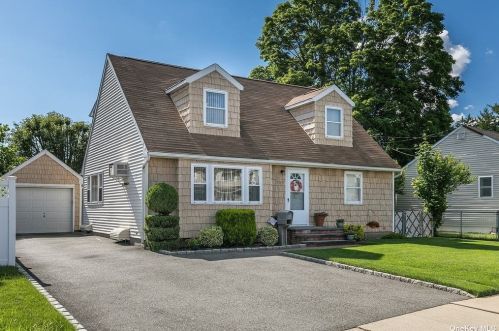 709 Stewart Ave, Bethpage, NY 11714-2710