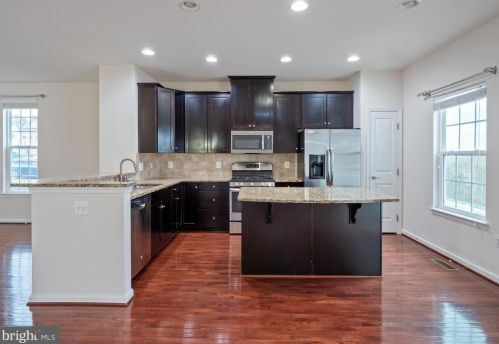 1708 Rockledge Ter, Woodbridge VA  22192-2508 exterior