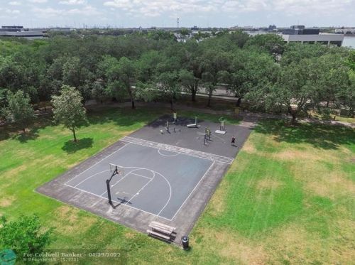 8288 Dundee Ter, Hialeah FL  33016-1405 exterior