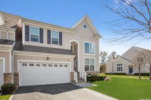 29 Emilie Dr, Center Moriches, NY 11934-1012
