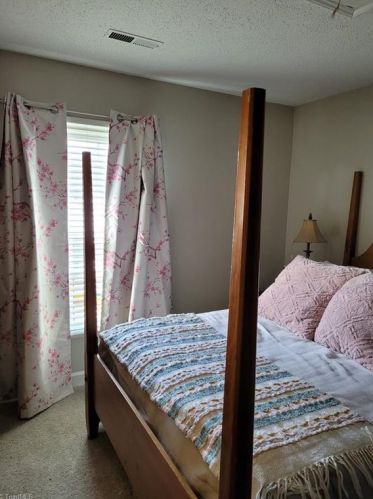 29 Cedar Knoll Dr, Greensboro NC  27407-5837 exterior