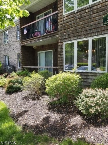 5 Tulip Cres, West Paterson, NJ 07424-5622