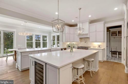 1044 Manning St, Great Falls VA  22066-1922 exterior