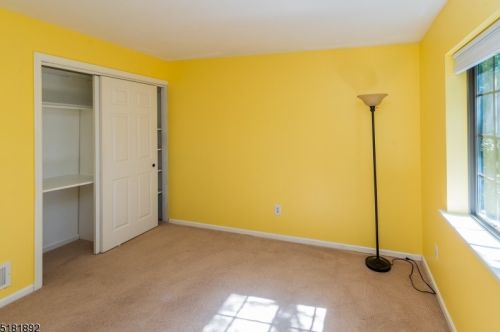 3710 Mark Twain Way, Mahwah NJ  07430-3477 exterior