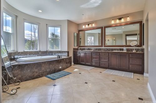 4110 Eagle Flight Dr, Simi Valley CA 93065-0225 exterior