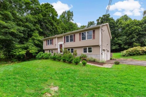 1714 Main St, Mohegan Lake, NY 10547-1329