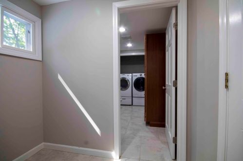 8 Cathedral Cir, Nashua NH 03063-2716 exterior