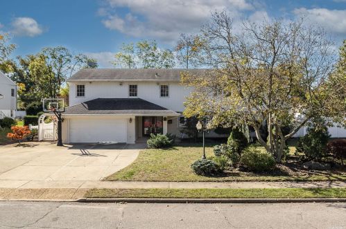 45 Maiden Ln, Muttontown, NY 11545-1751