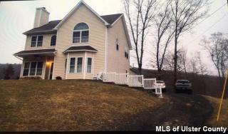 3 Hilltop Ln, Highland, NY 12528-1510