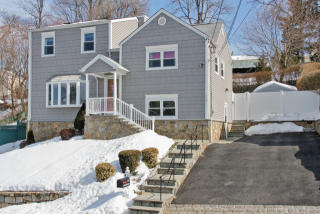 114 Candlewood Dr, Yonkers, NY 10710-2826