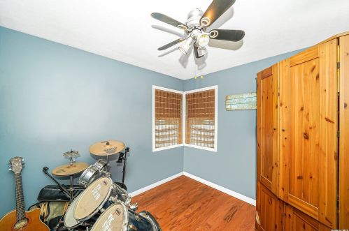 77 Lake St, North Lindenhurst NY  11757-5816 exterior