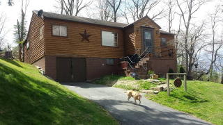2516 Jefferson Dr, Brush Fork, WV 24701-4814
