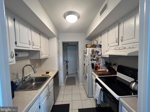 102 Llanfair Rd, Ardmore PA  19003-2521 exterior