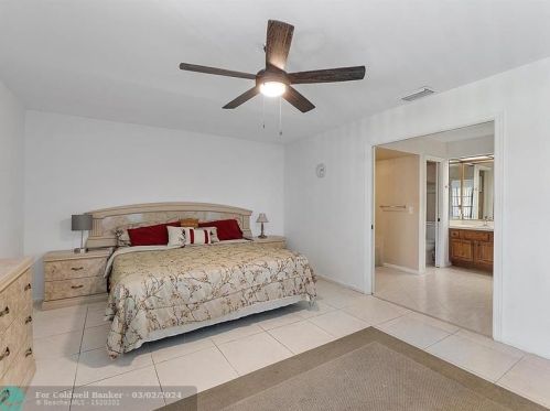 5293 Stonybrook Ln, Boynton Beach FL  33437-1616 exterior