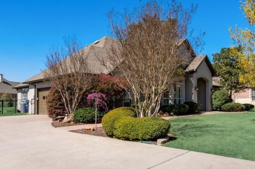 905 Santiago Trl, St Paul, TX 75098-8203