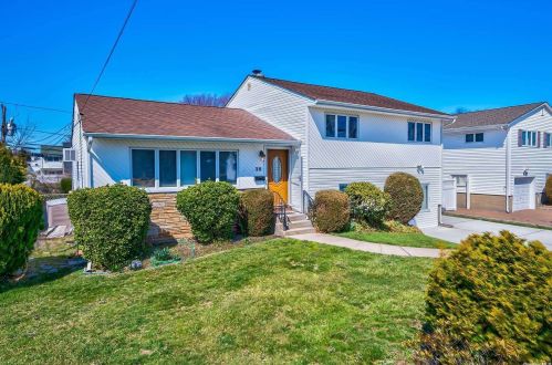 38 Willet Ave, Hicksville, NY 11801-1632