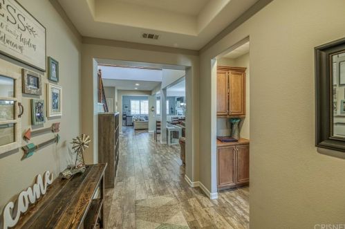 19637 Mathilde Ln, Santa Clarita, CA 91350-3885