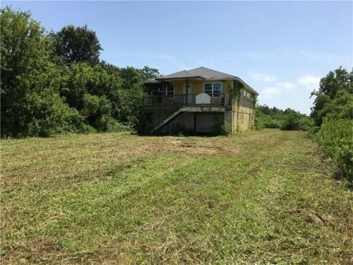 139 Mark Ln, Triumph, LA 70041-3233